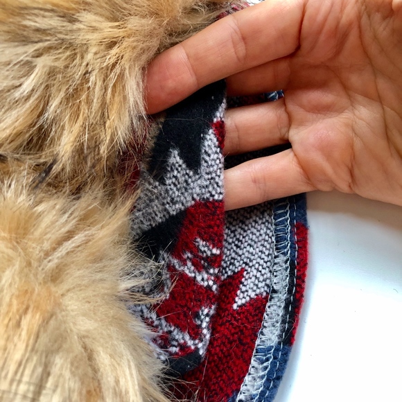 Hooded Boho Cape Faux Fur Aztec Print - Picture 7 of 8